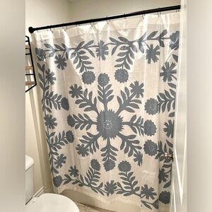 Pottery Barn Belgian Flax Linen Shower Curtain - brand new!